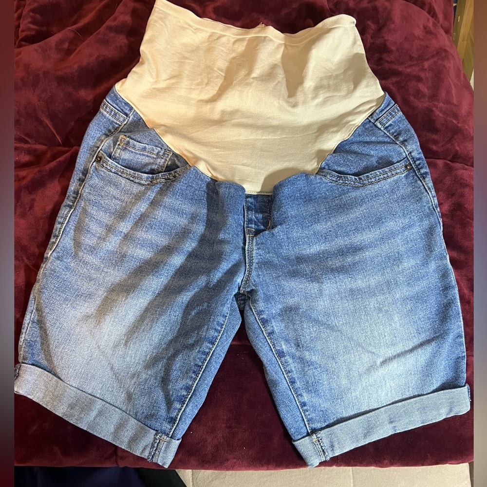 Old Navy Maternity Shorts Size 8